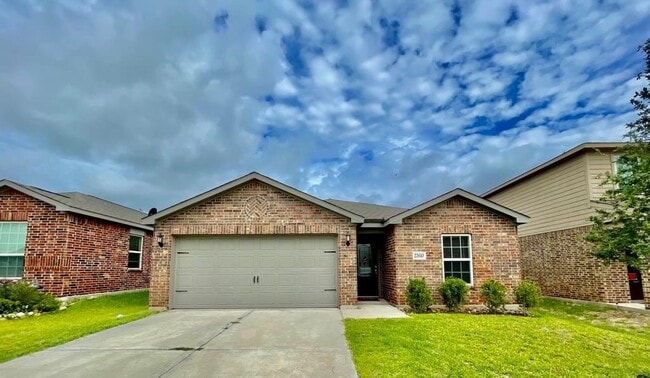 Primary Photo - 22610 Cloverland Field Dr