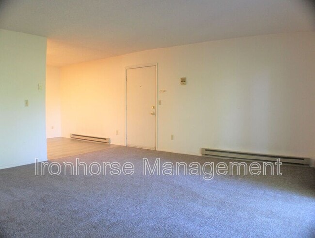 Building Photo - 809 W Villard St