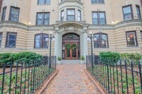 Building Photo - Lovely 2 BR/1.5 BA Apartment in Downtown!