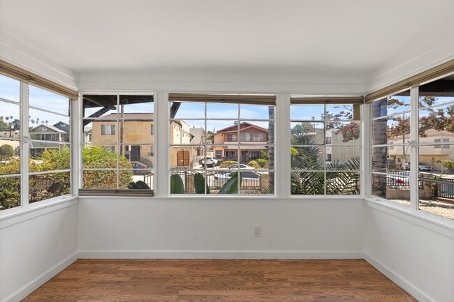 Building Photo - This spacious 1 bedroom, 1 bathroom apartm...