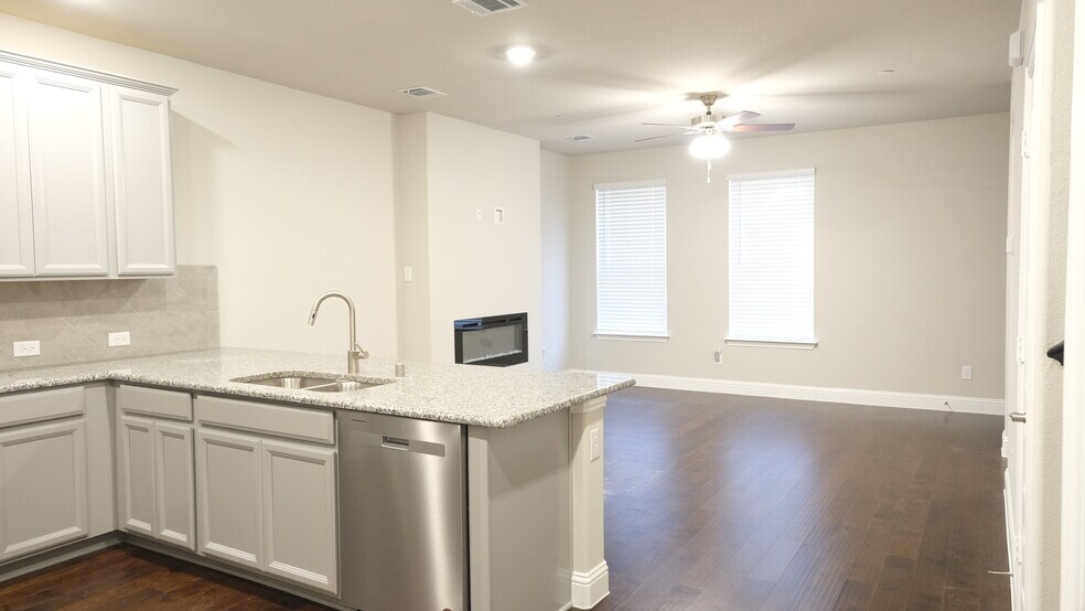 Building Photo - 332 Blackthorne Dr