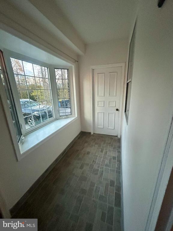 Building Photo - 1007 Jones Rd