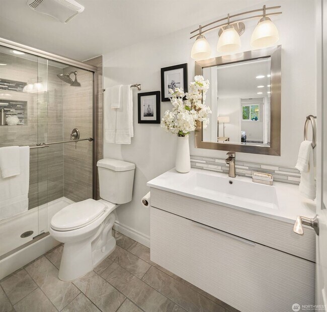 Building Photo - 3Bd/1.75Ba Seattle House