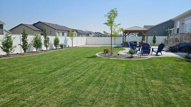 Building Photo - 3 Bed 2 Full Bath home