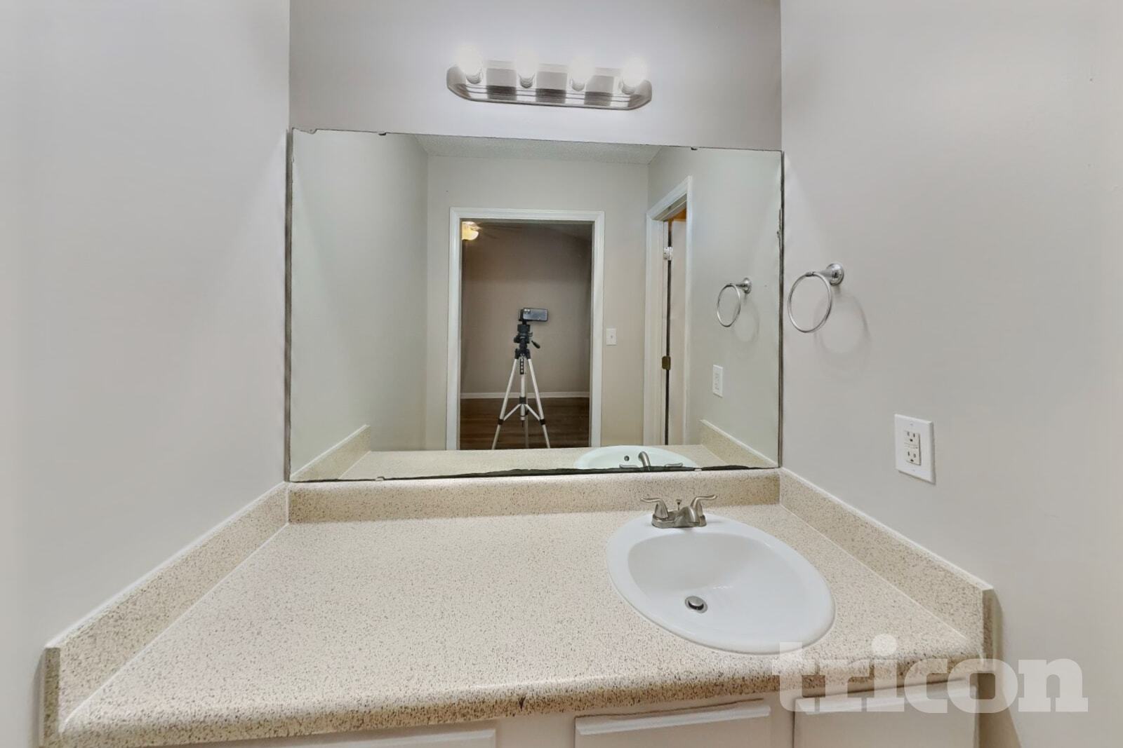 Building Photo - 417 Westonridge Run