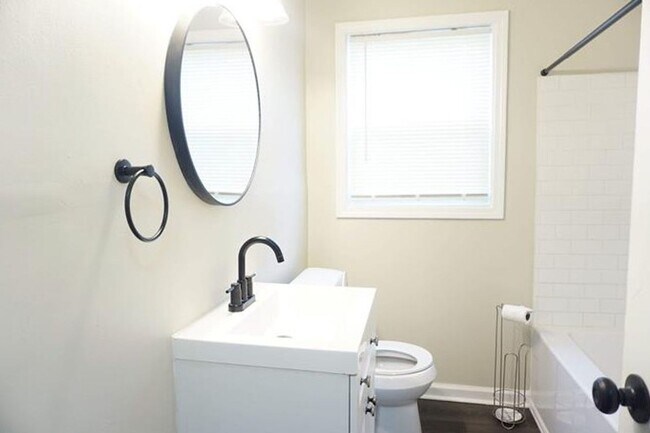Building Photo - Freshly Renovated 3-Bedroom Home – Quality...