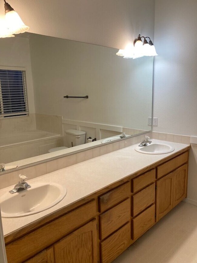 Building Photo - Lovely single level home in Meridian