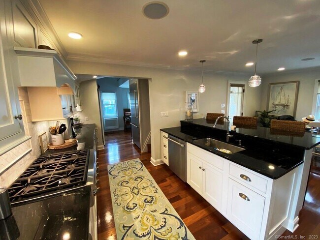 Building Photo - 27 Brightwater Rd