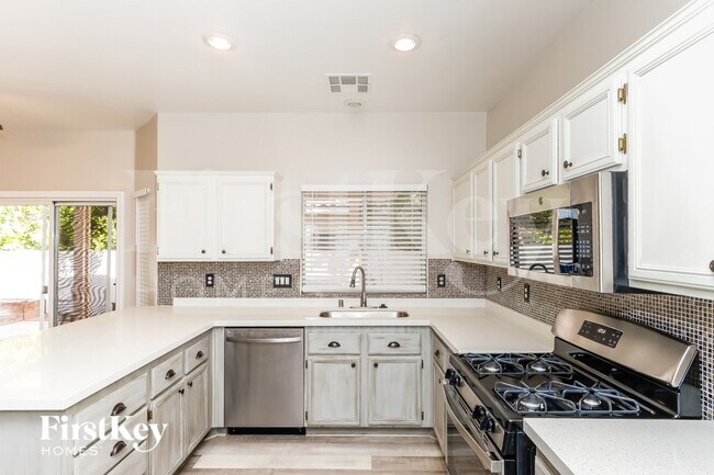 Building Photo - 812 New Season Ct