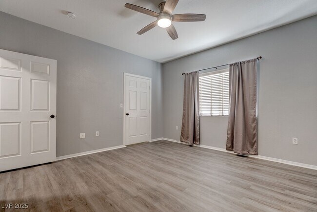 Building Photo - 855 N Stephanie St