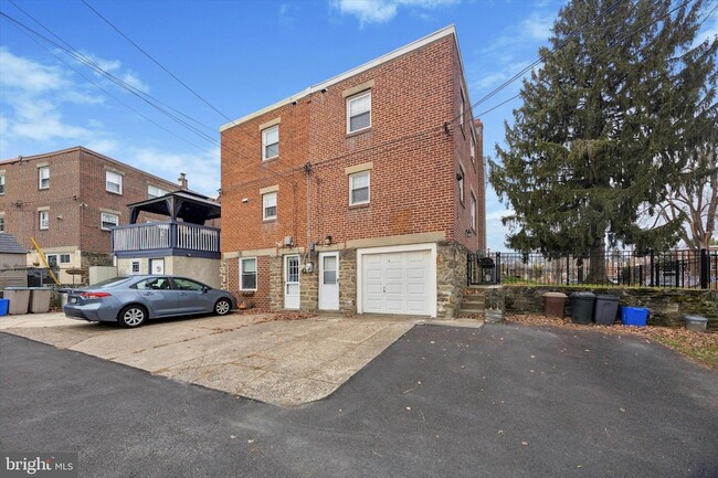 Building Photo - 519 Acorn St