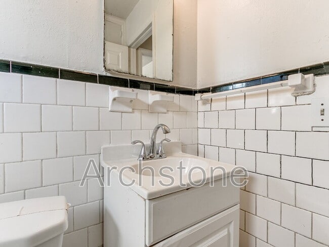 Building Photo - 527 E Boeing Dr
