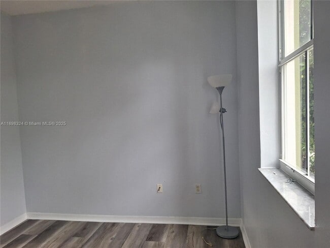Building Photo - 2318 NE 42nd Cir