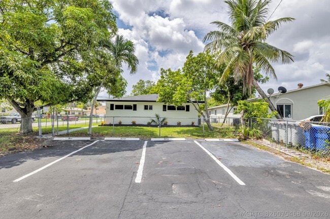 Building Photo - 800-802-802 SW 6th Ct