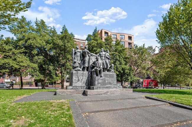 Building Photo - 1001 L St NW