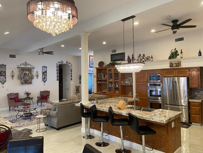 Building Photo - 11310 Pinehaven Ave