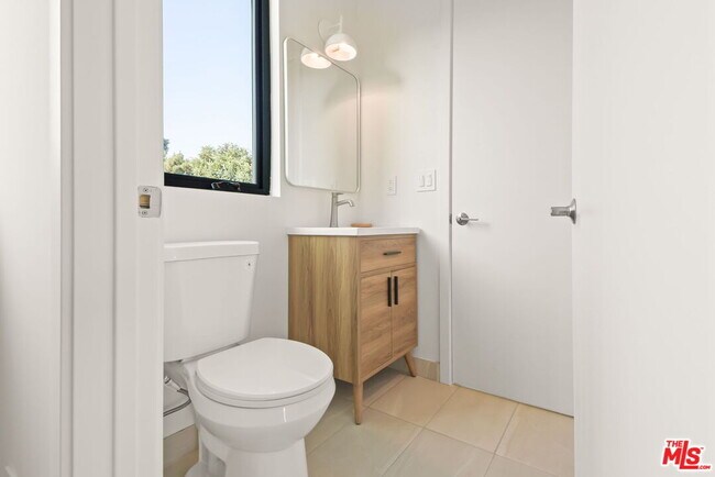 Building Photo - 2671 Benedict St