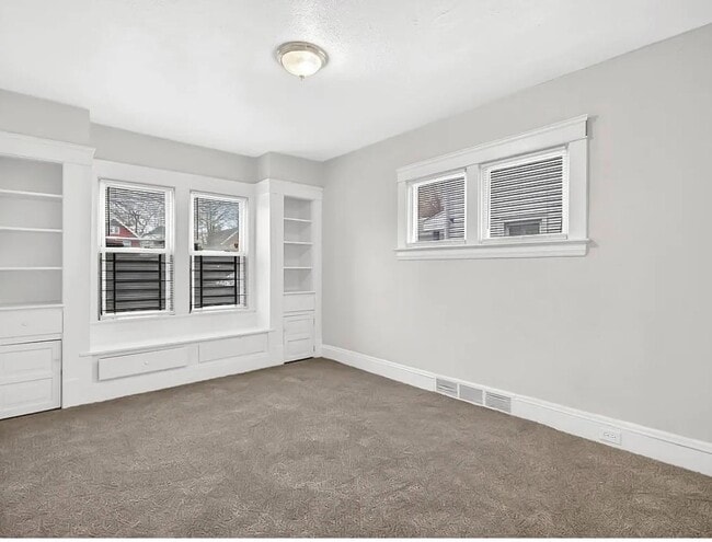 Building Photo - 10100 Yale Ave