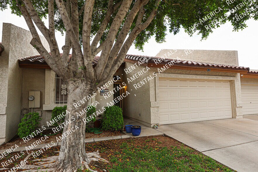 Building Photo - 9123 N 68th Dr