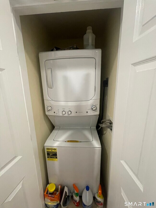 Building Photo - 345 Greenwich Ave