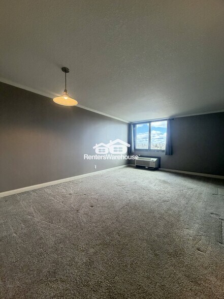 Building Photo - 1181 Edgcumbe Rd