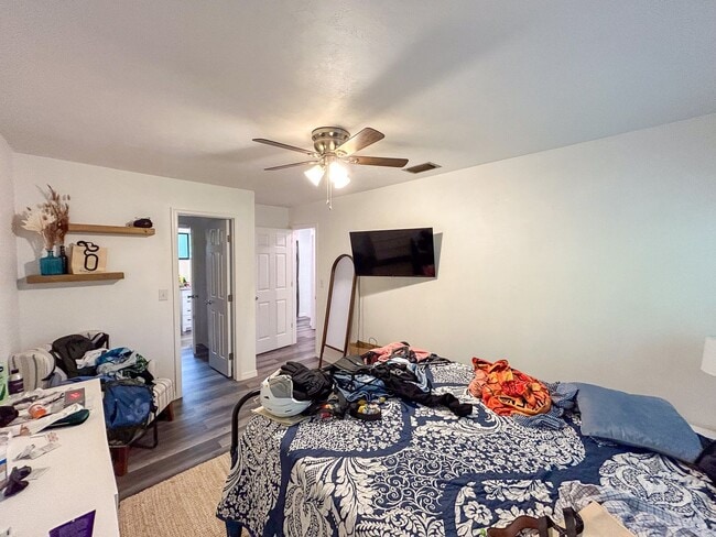 Building Photo - 1038 SW 6th Dr