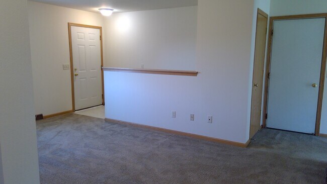 Building Photo - 310