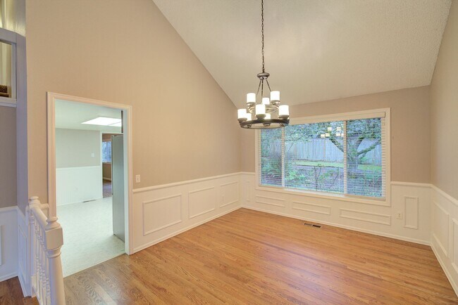 Building Photo - 16611 NE 48th Ct