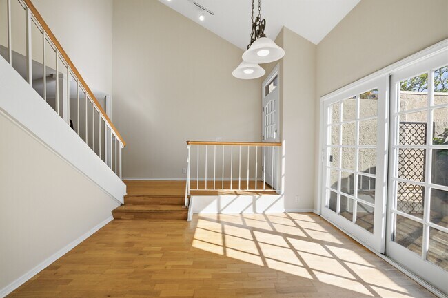 Building Photo - 508 Ventaja