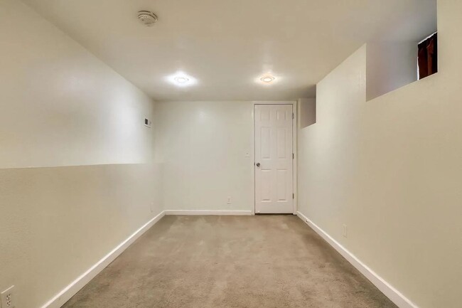 Building Photo - Charming 3-Bedroom Bungalow with Oversized...
