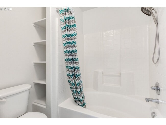 Building Photo - Amberglen Neighborhood 3 Bed 2.5 Bath Townhome w/ Garage, A/C, Washer & Dryer~ Convenient to ONPR...