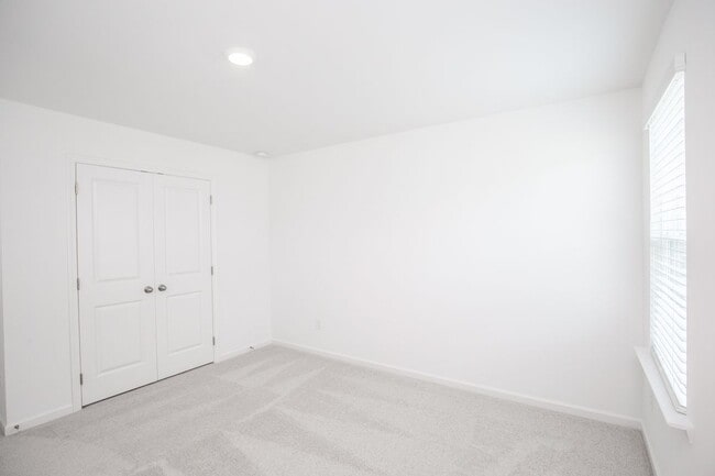Building Photo - 101 Goshawk St