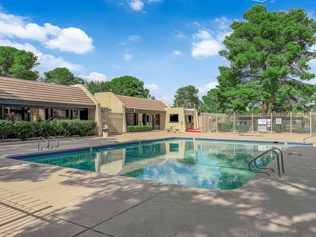 Building Photo - Charming 3 Bedroom ,2 bathroom in Paradise...