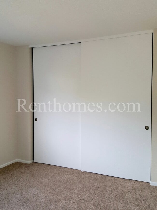 Building Photo - 9929 Via De Oro