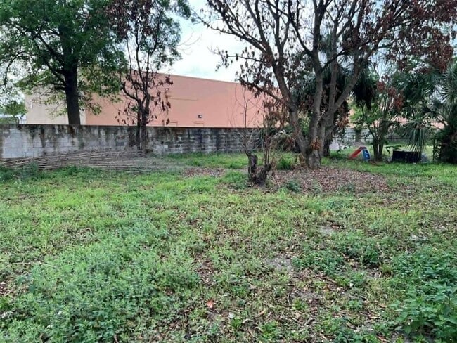 Building Photo - 682 Walkup Dr