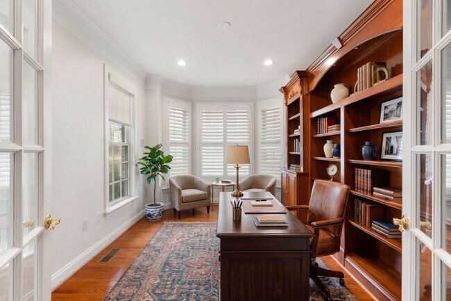 Building Photo - Stunning 4 level detached home close to the Mosaic District in Fairfax!