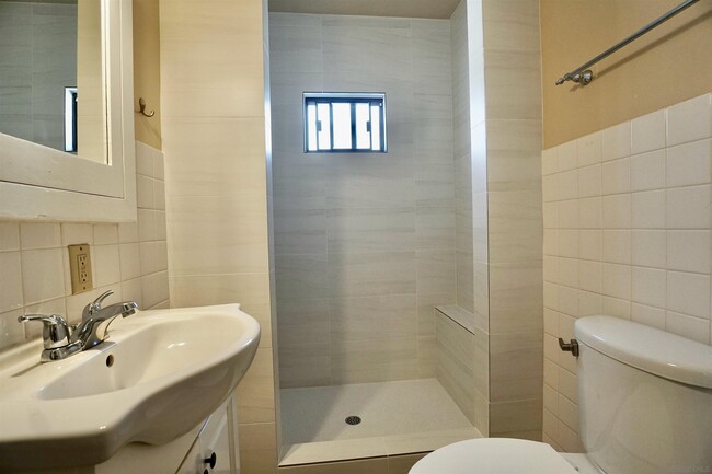 Building Photo - 2444 Curlew St