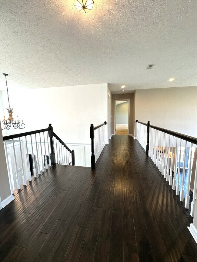 Building Photo - Gorgeous 6-Bedroom 3.5-Bath Colonial in Ma...