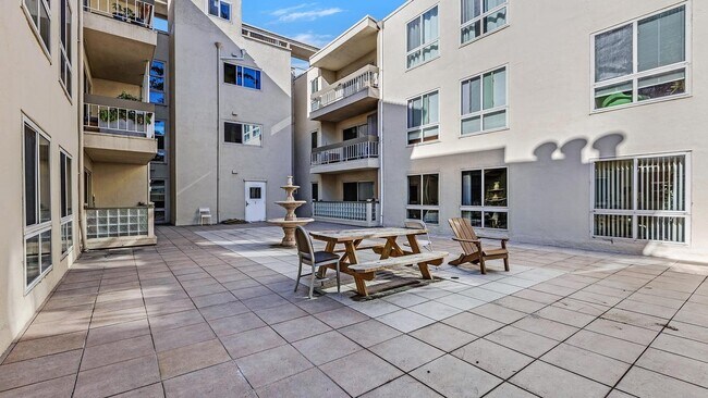 Building Photo - 66 Fairmount Ave