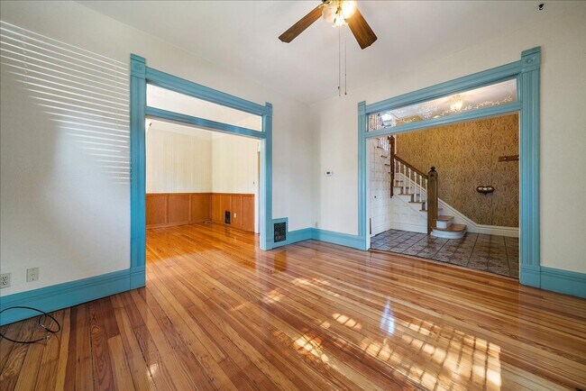 Building Photo - Beautiful 3 Bedroom Victorian Home, With B...