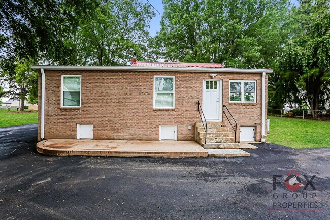 Building Photo - 235 Linwood Rd