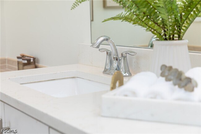 Building Photo - 1896 Crestview Way