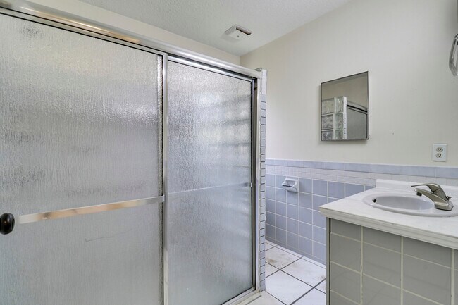 Building Photo - 14616 Autumn Ave