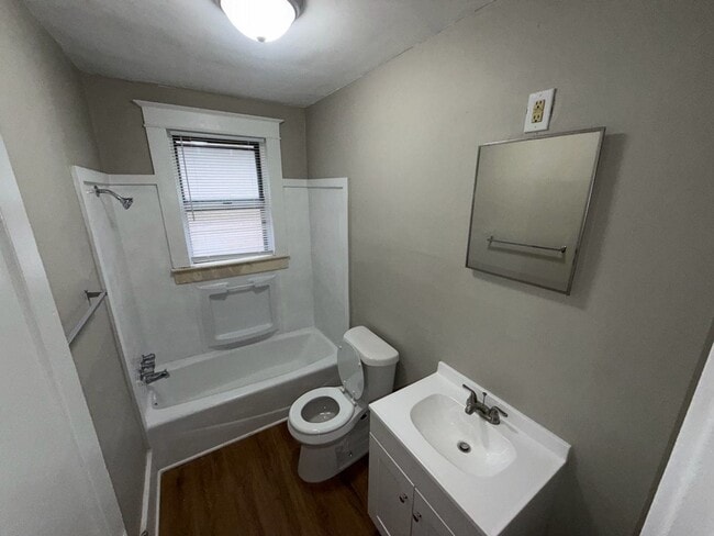 Building Photo - Cozy 2-Bed, 1-Bath Home with Great Location