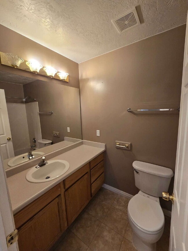 Building Photo - Spacious 5-Bedroom West Valley City Home w...