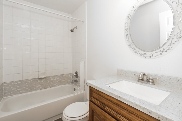Building Photo - 1206 Caraquet Dr