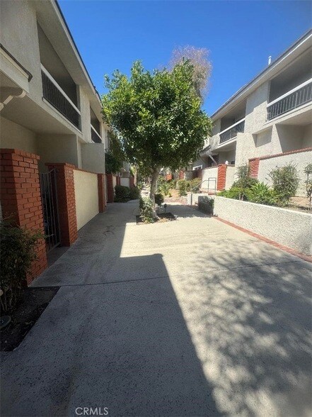 Building Photo - 10201 Mason Ave