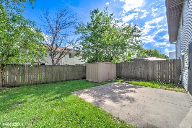 Building Photo - 1405 Merrimac Ln N