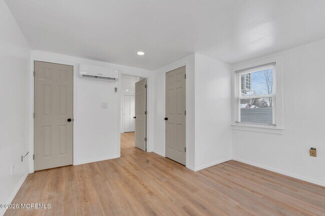 Building Photo - 12 Main St