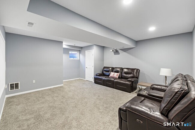 Building Photo - 14 Plymouth Ave